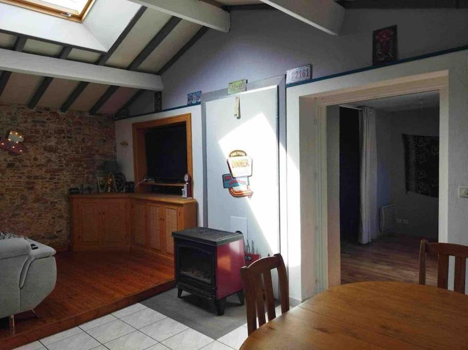 Charmante Maison Atypique En Village Saint-Colombin Экстерьер фото